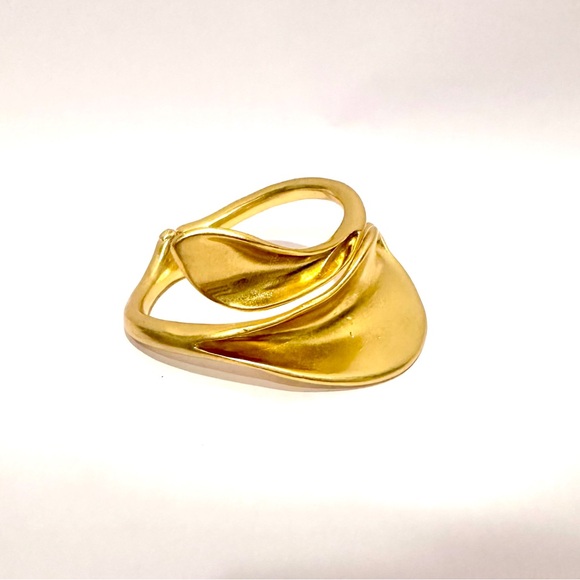 ZARA Contemporary Calla Lilly Matte Gold Statement Bangle 🌟GORGEOUS 🌟 - Picture 4 of 7
